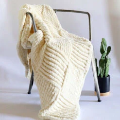 Bernat Giant Basketweave Throw Yarn Kit
